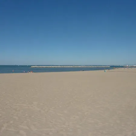 Grau Du Roi Avec Jardin